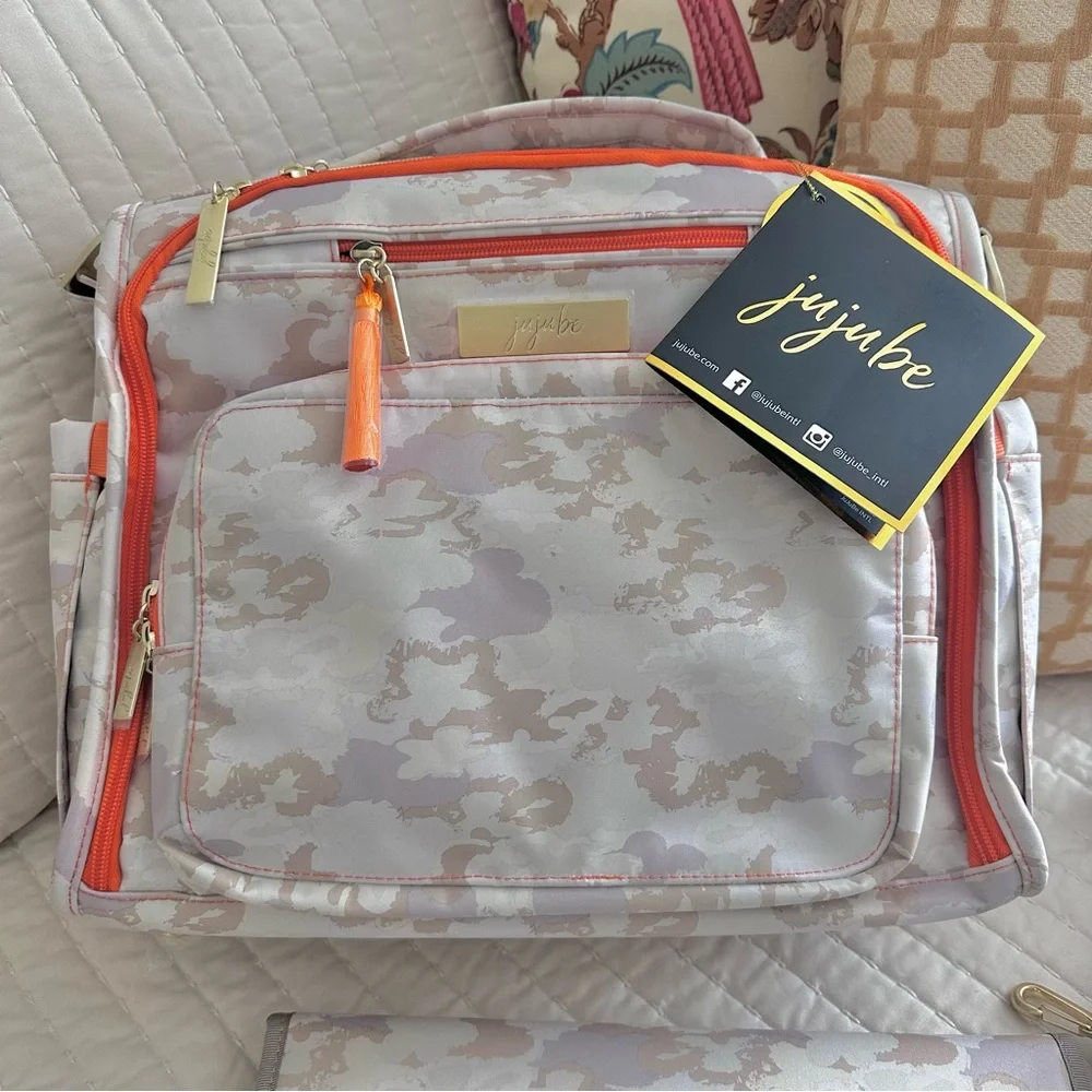 NWT Retired Jujube BFF Camo Convertible Travel Backpack/Messenger Diaper Bag